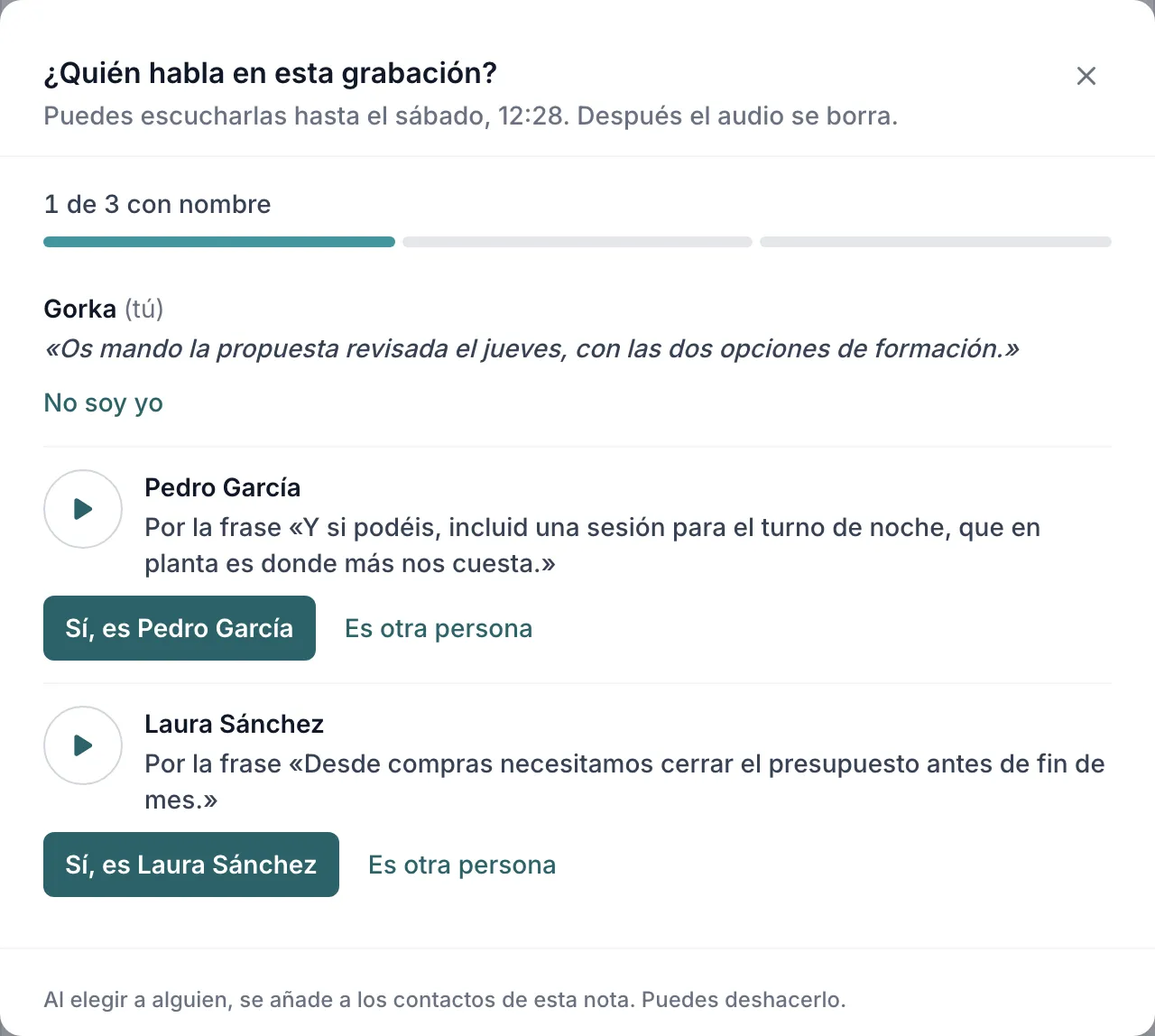 La ventana Quién habla con una propuesta de la IA: la voz, la frase en la que se basa, un botón para escucharla y la elección entre confirmar el nombre o indicar que es otra persona