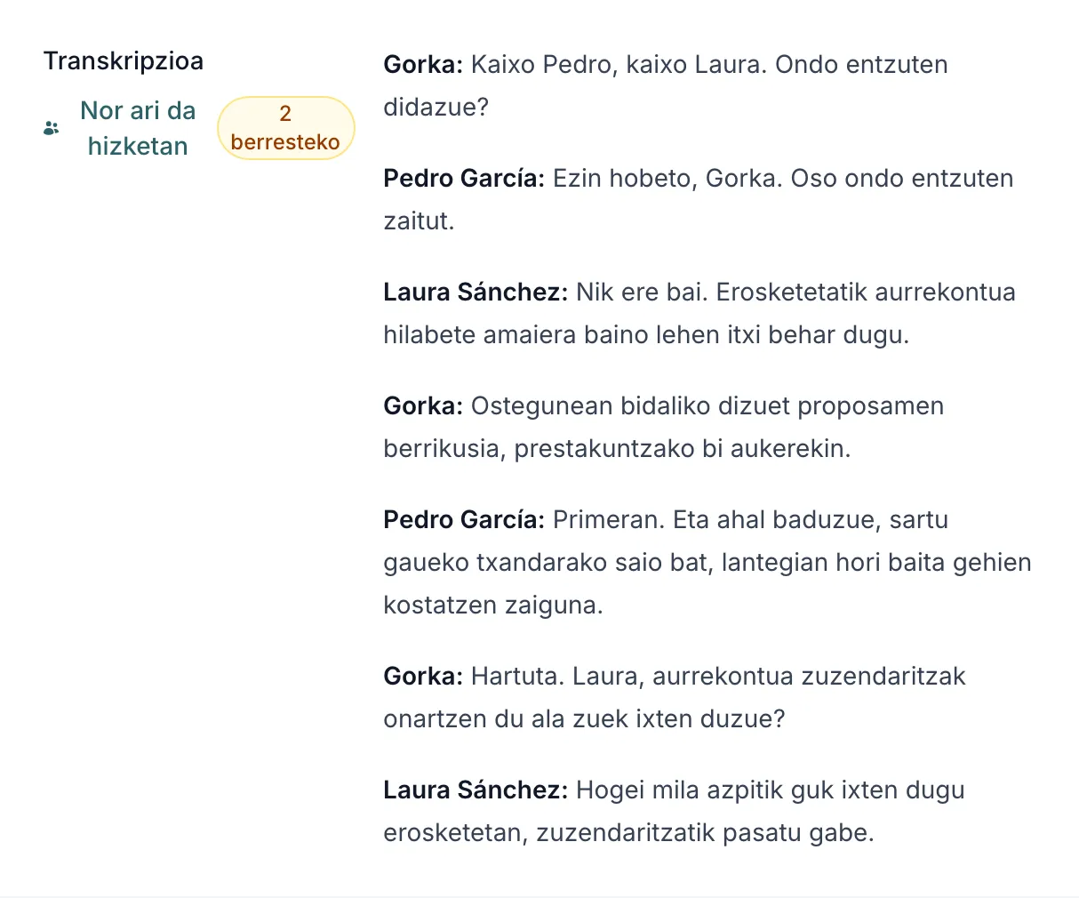 Mahaigaineko grabagailuarekin grabatutako bilera baten transkripzioa, elkarrizketa gisa: erabiltzailearen txandak bere izenarekin eta beste ahotsak haientzat aukeratutako izenekin